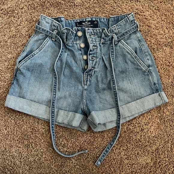 Hollister shorts with belt - Picture 3 of 5